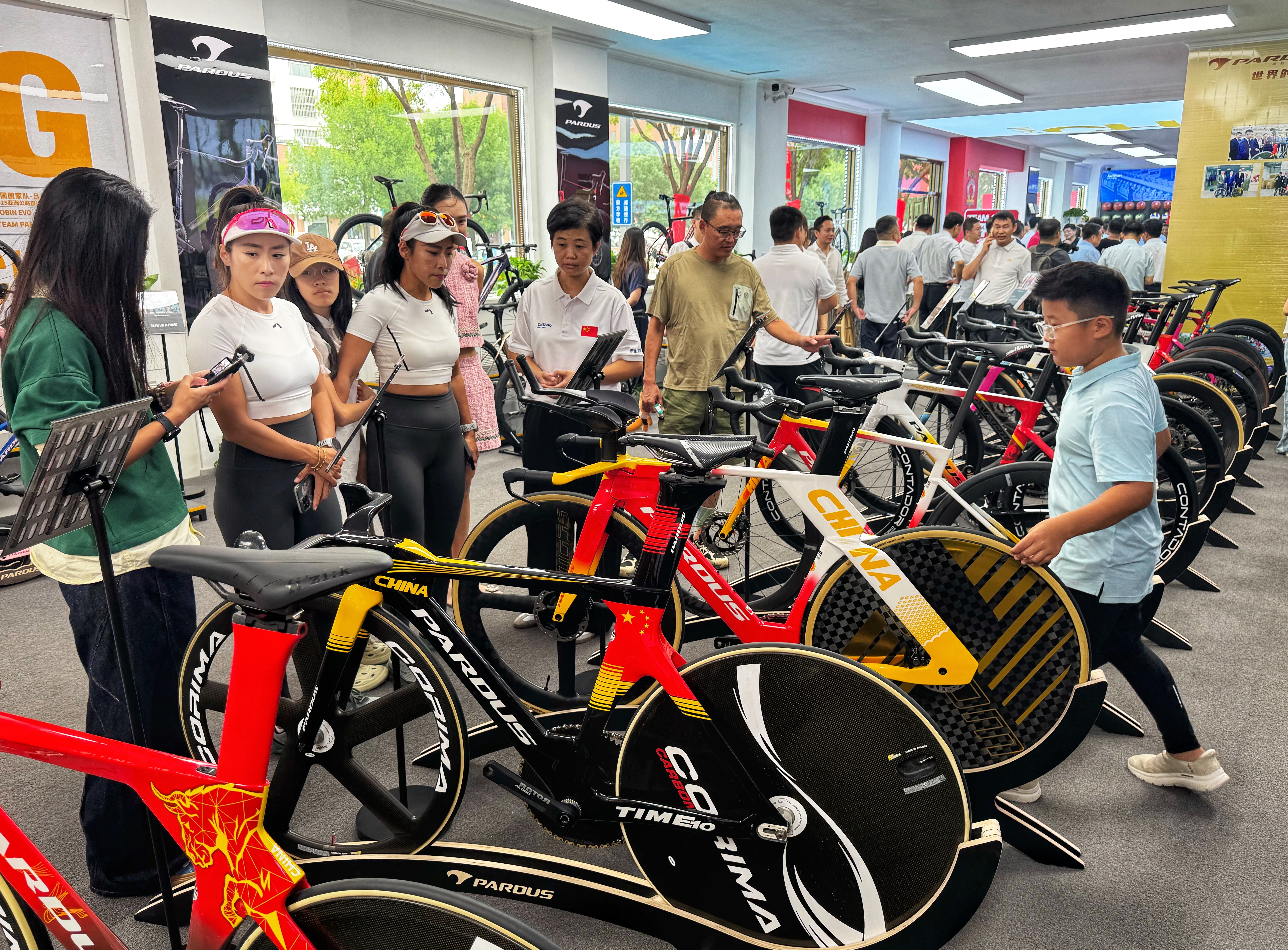 英雄联盟-关键时刻体能课后；山东泰山迎来里程碑备战意大利杯；赛场秩序良好；赛程密集仍需轮换的简单介绍